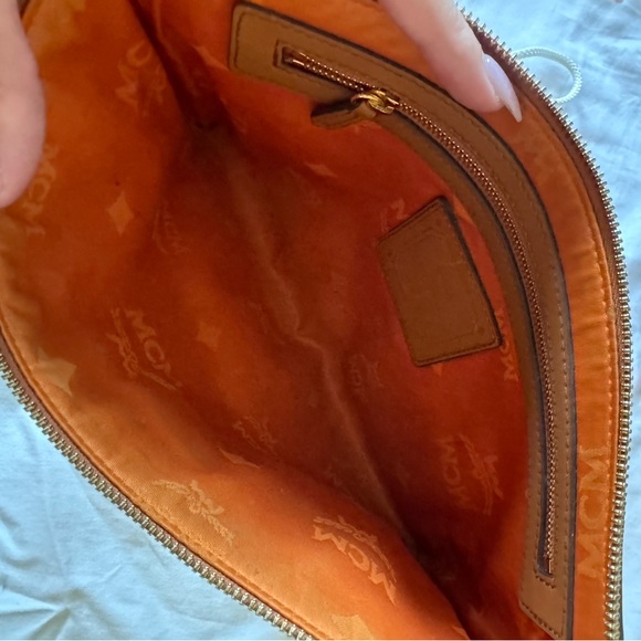 MCM Clutch - Picture 3 of 4